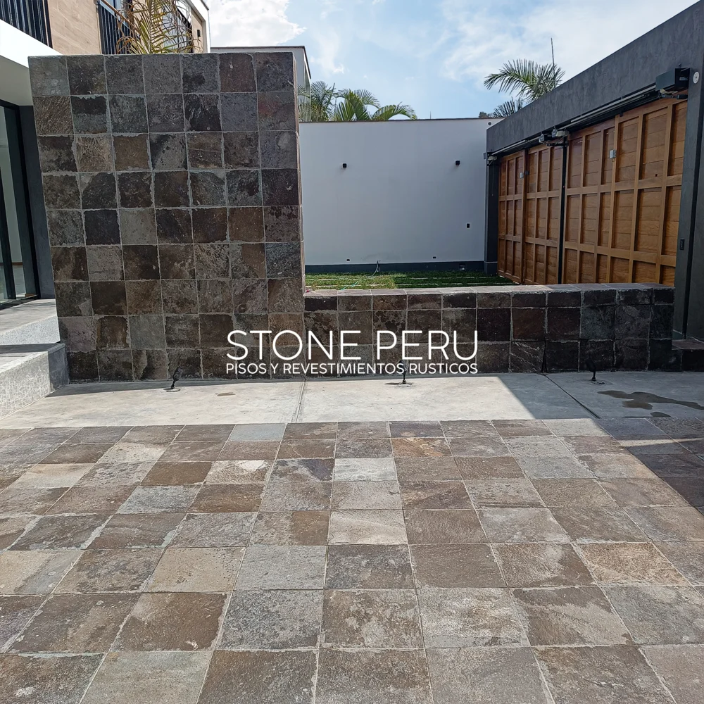 Revestimiento de Baldosa Talamoye instalado en obra. Stone Peru.